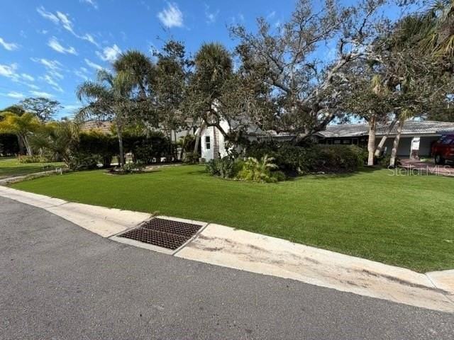 605 Lotus Ln - Photo 2 of 40