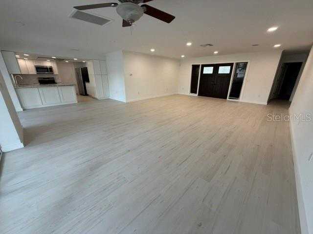 605 Lotus Ln - Photo 4 of 40