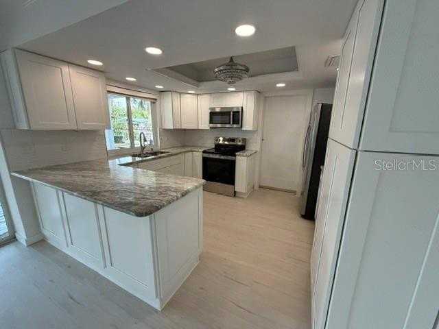 605 Lotus Ln - Photo 5 of 40