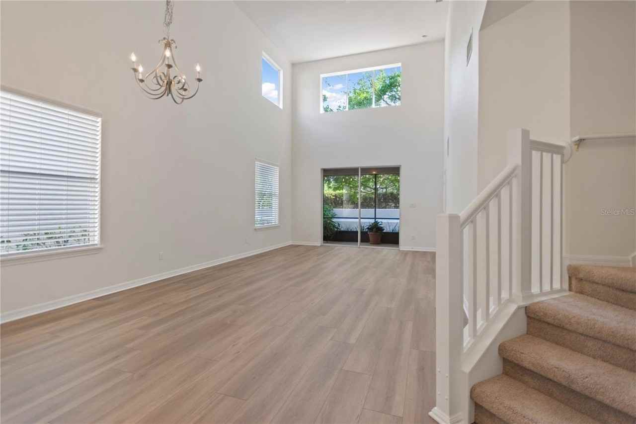 118 Chippendale Ter - Photo 3 of 28
