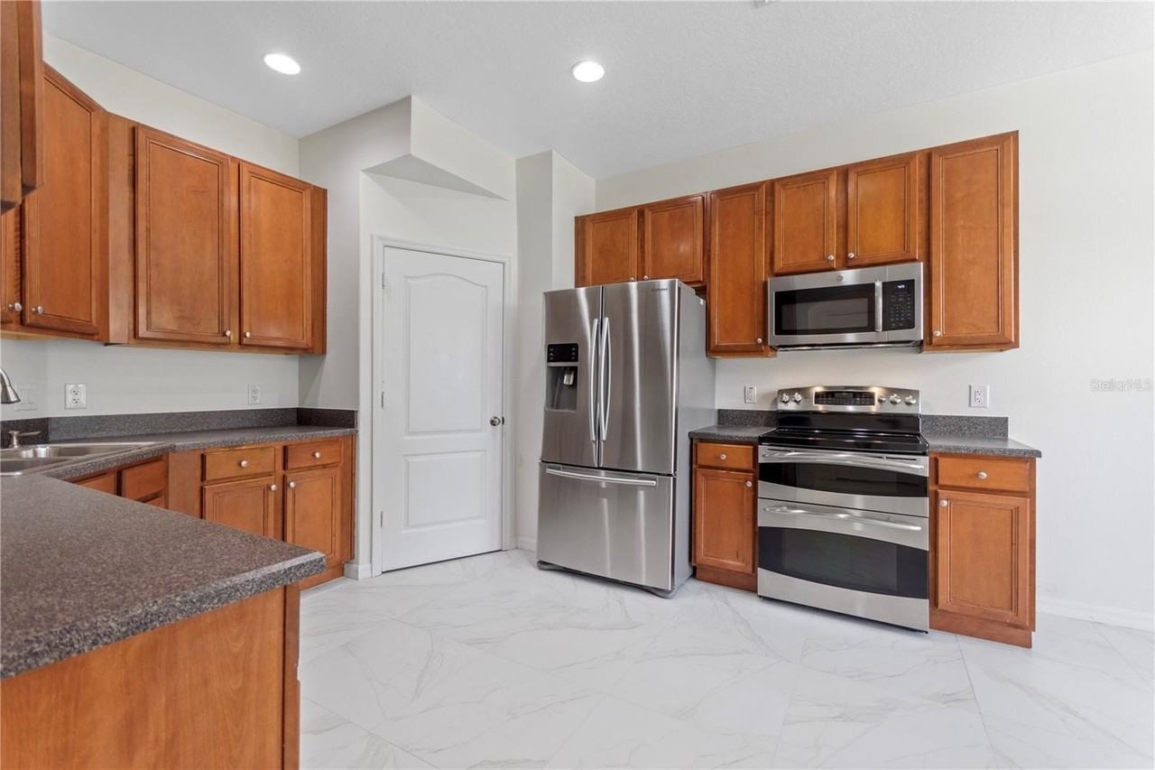 118 Chippendale Ter - Photo 6 of 28