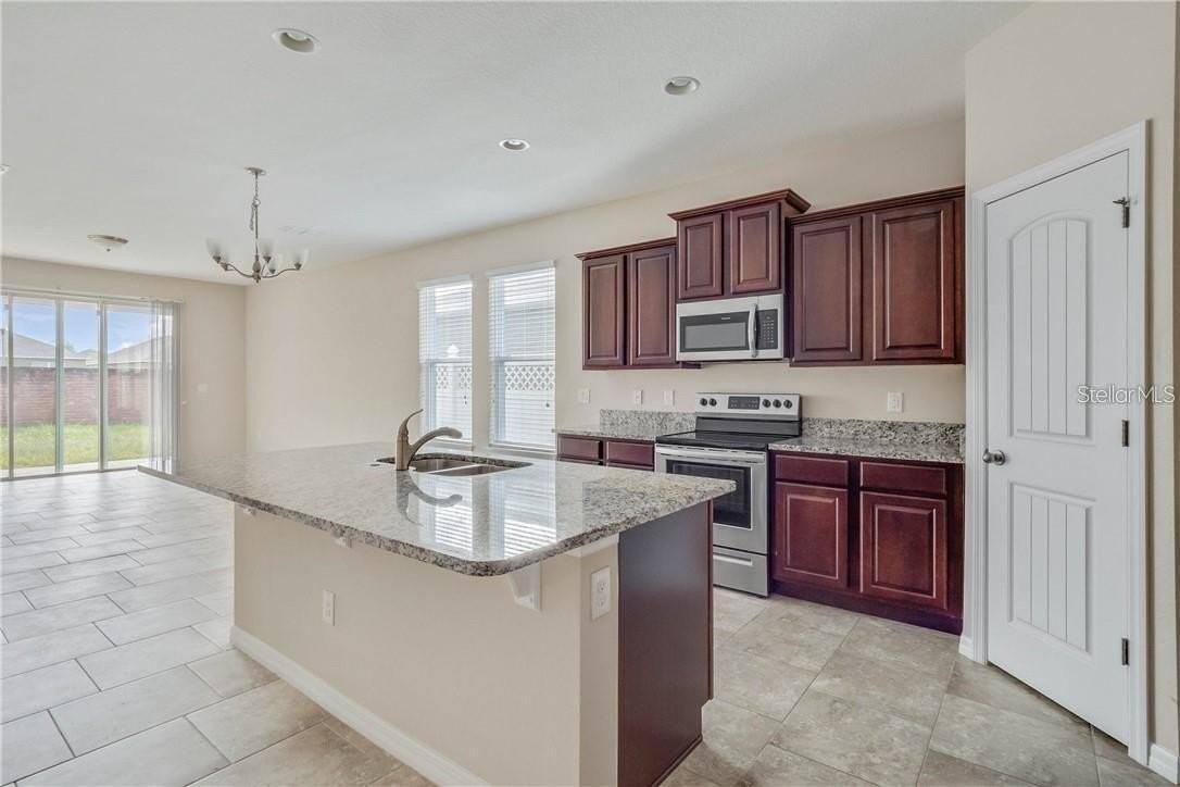 16488 Centipede St - Photo 4 of 17