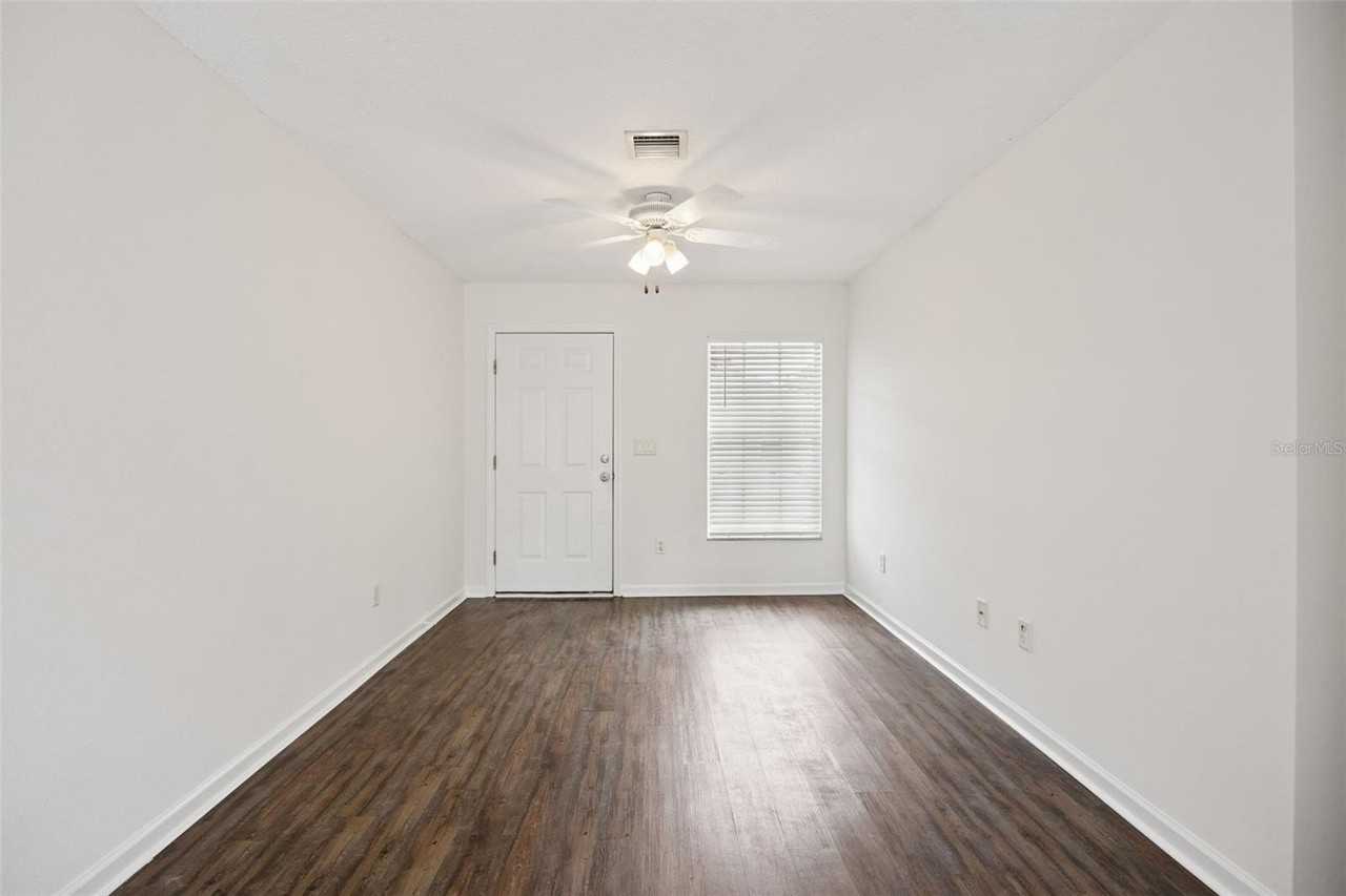 1105 N Rockingham Ave - Photo 4 of 17