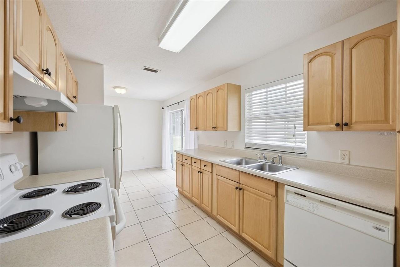 1105 N Rockingham Ave - Photo 7 of 17