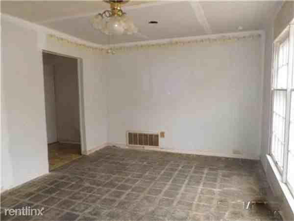 2910 Highland Ave - Photo 2 of 8