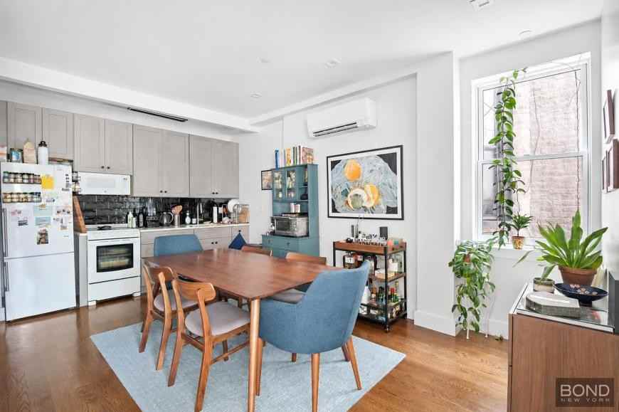 776 Franklin Ave - Photo 2 of 6