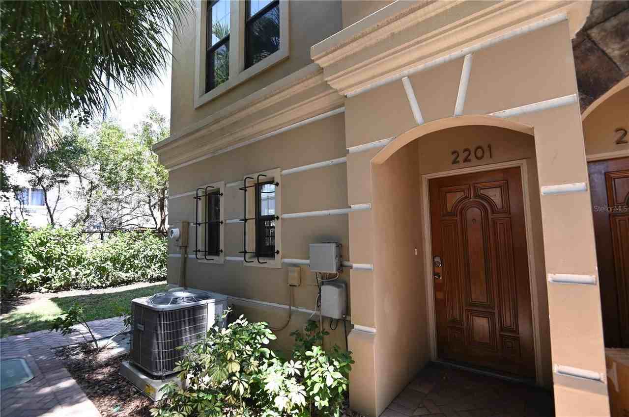 2201 Soho Bay Ct - Photo 3 of 14