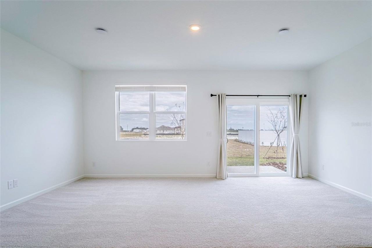 1918 Bluewater Ln - Photo 4 of 17