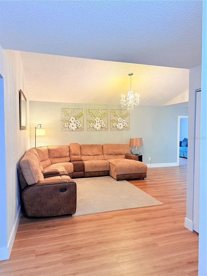 2130 Redleaf Dr - Photo 4 of 41