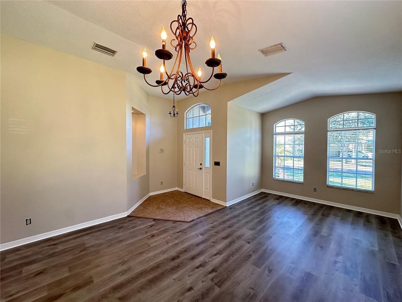 8037 Moccasin Trail Dr - Photo 5 of 34