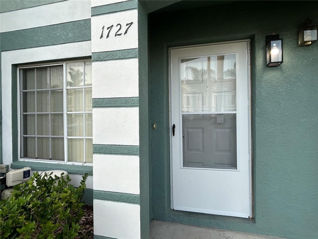 1727 Fluorshire Dr - Photo 3 of 40