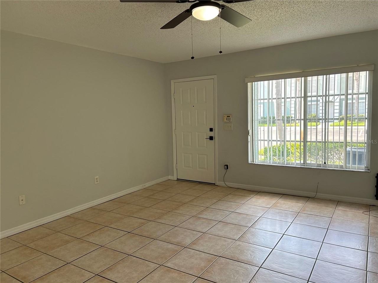 1727 Fluorshire Dr - Photo 7 of 40