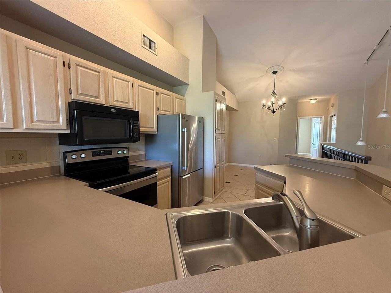 1055 Normandy Trace Rd - Photo 4 of 17
