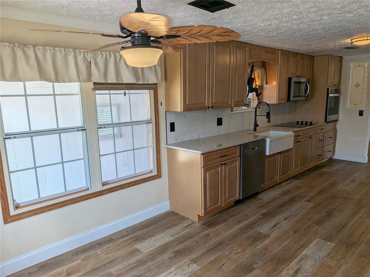 9289 Scepter Ave - Photo 3 of 24