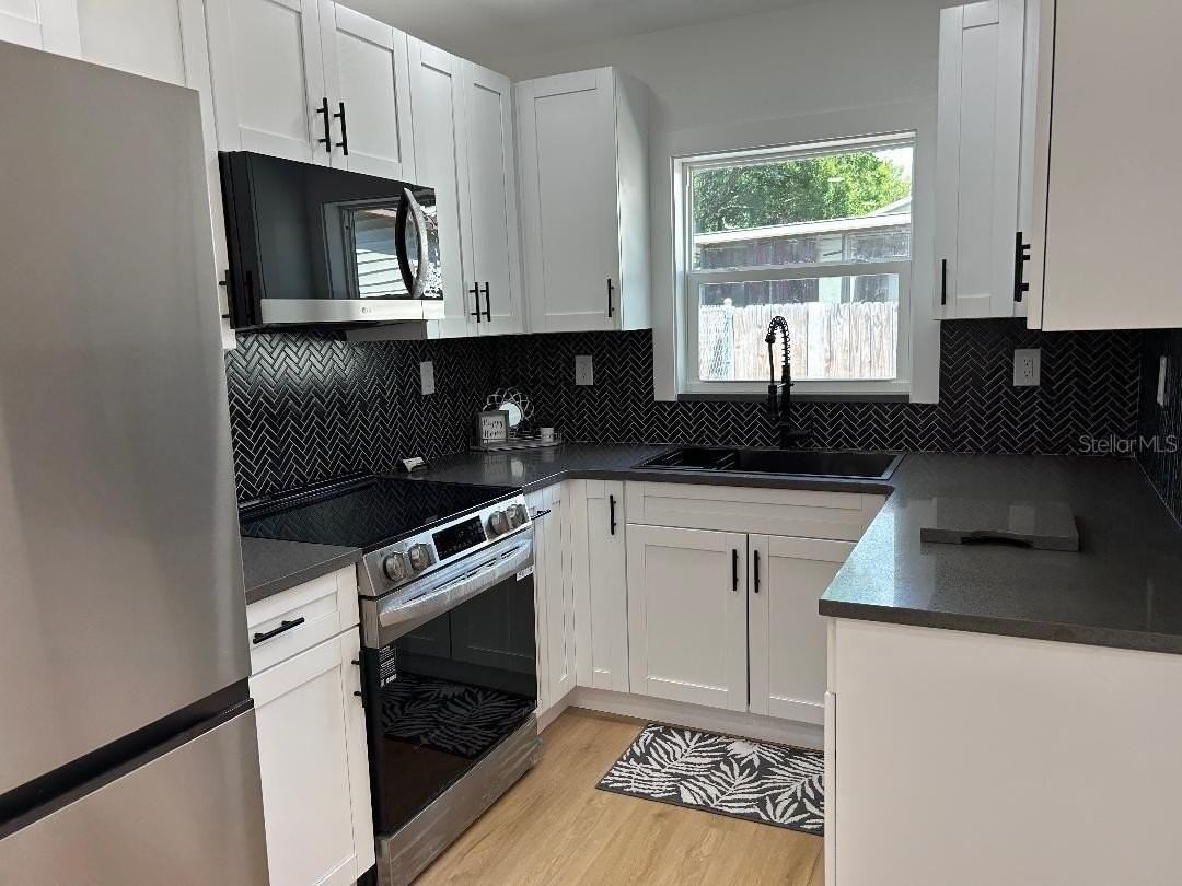 4611 W Mcelroy Ave - Photo 4 of 32