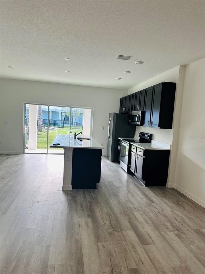 737 Maple Oak Dr - Photo 2 of 9