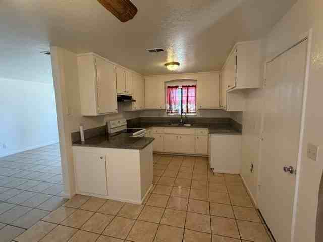 804 Niles Ct #1 - Photo 5 of 44