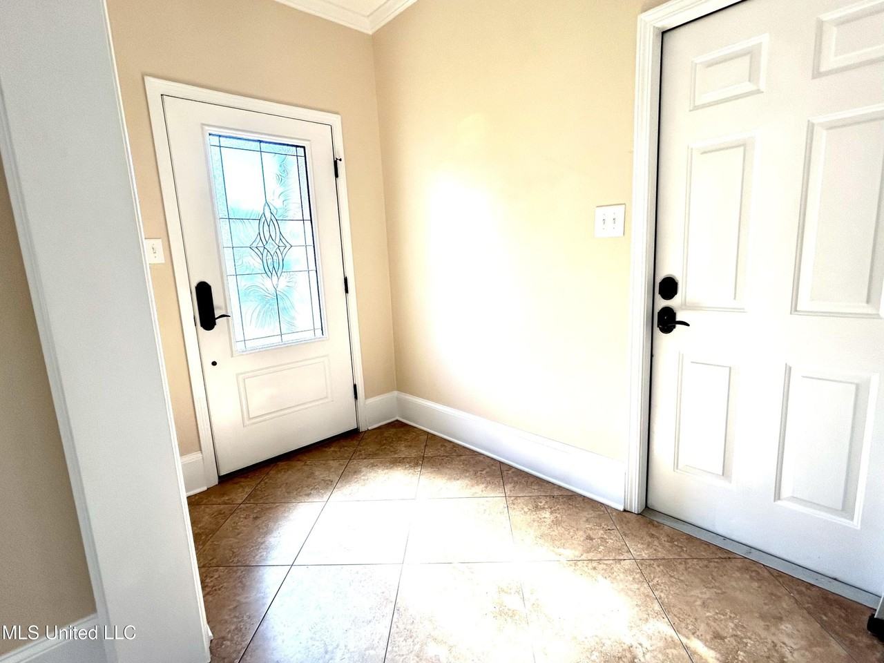 3609 Reeves Ln - Photo 2 of 26