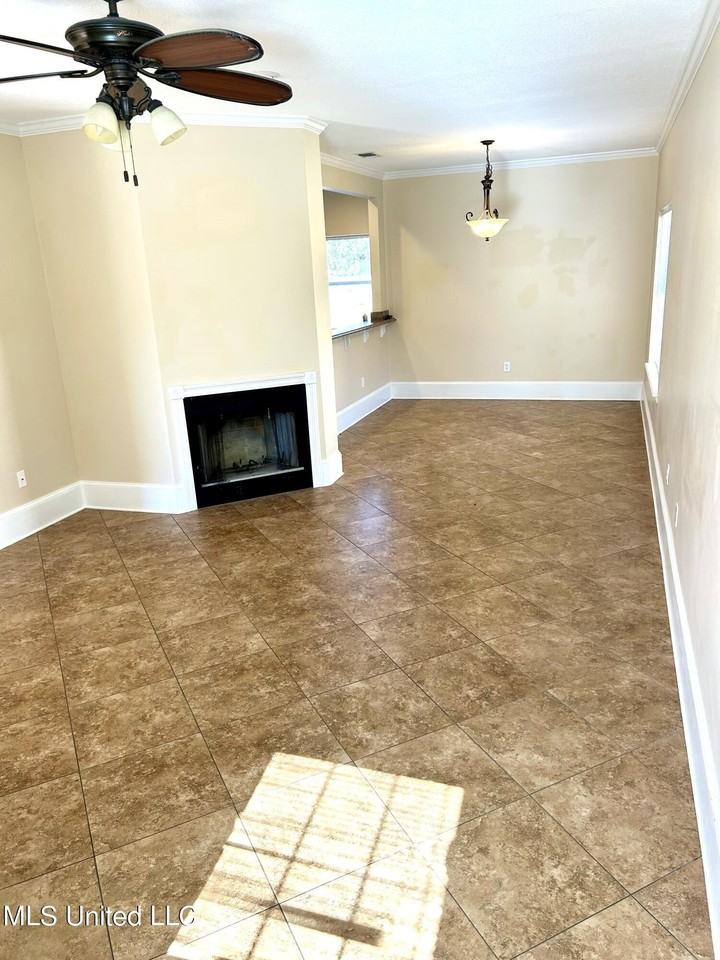 3609 Reeves Ln - Photo 3 of 26