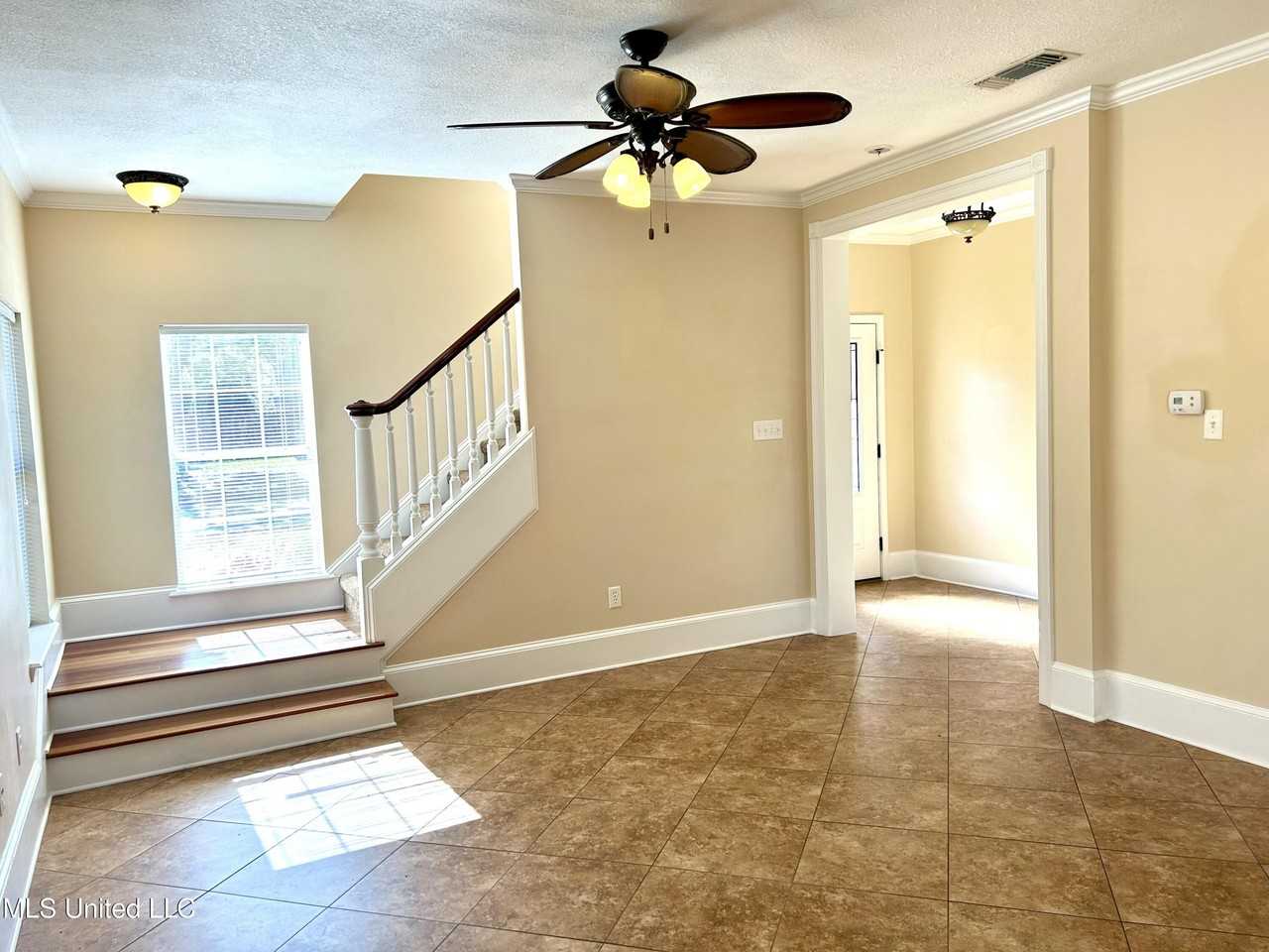 3609 Reeves Ln - Photo 4 of 26
