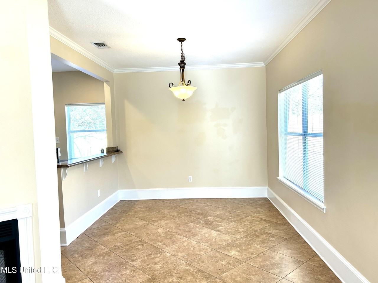 3609 Reeves Ln - Photo 5 of 26