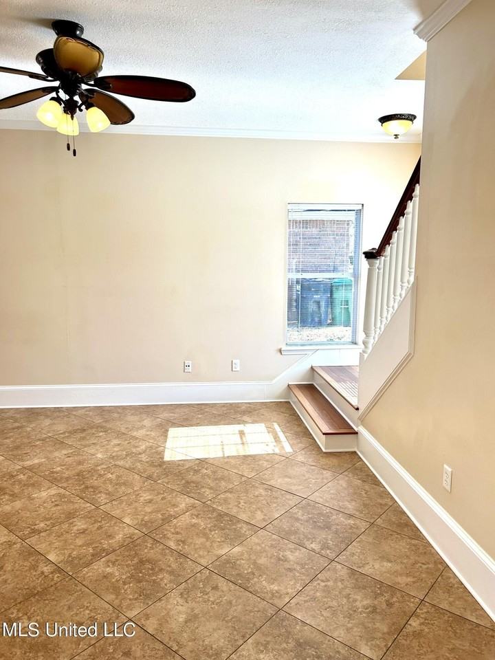 3609 Reeves Ln - Photo 6 of 26
