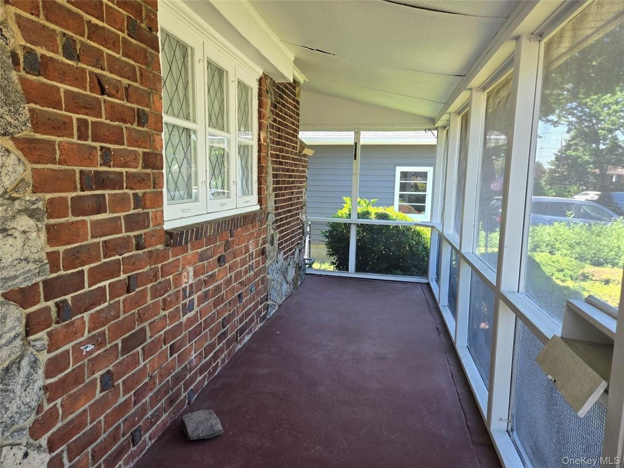 160 Glengariff Rd - Photo 2 of 13