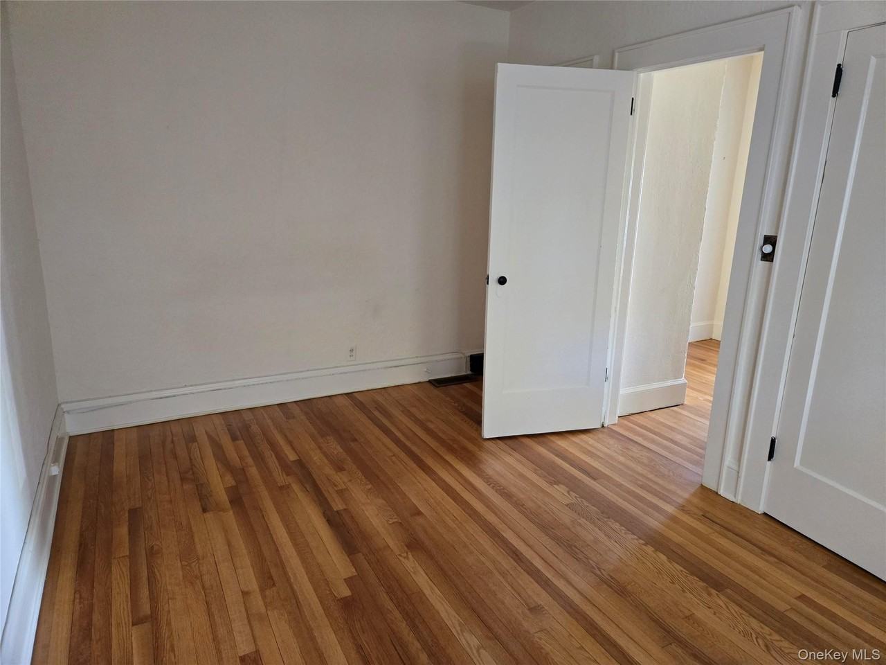 160 Glengariff Rd - Photo 6 of 13