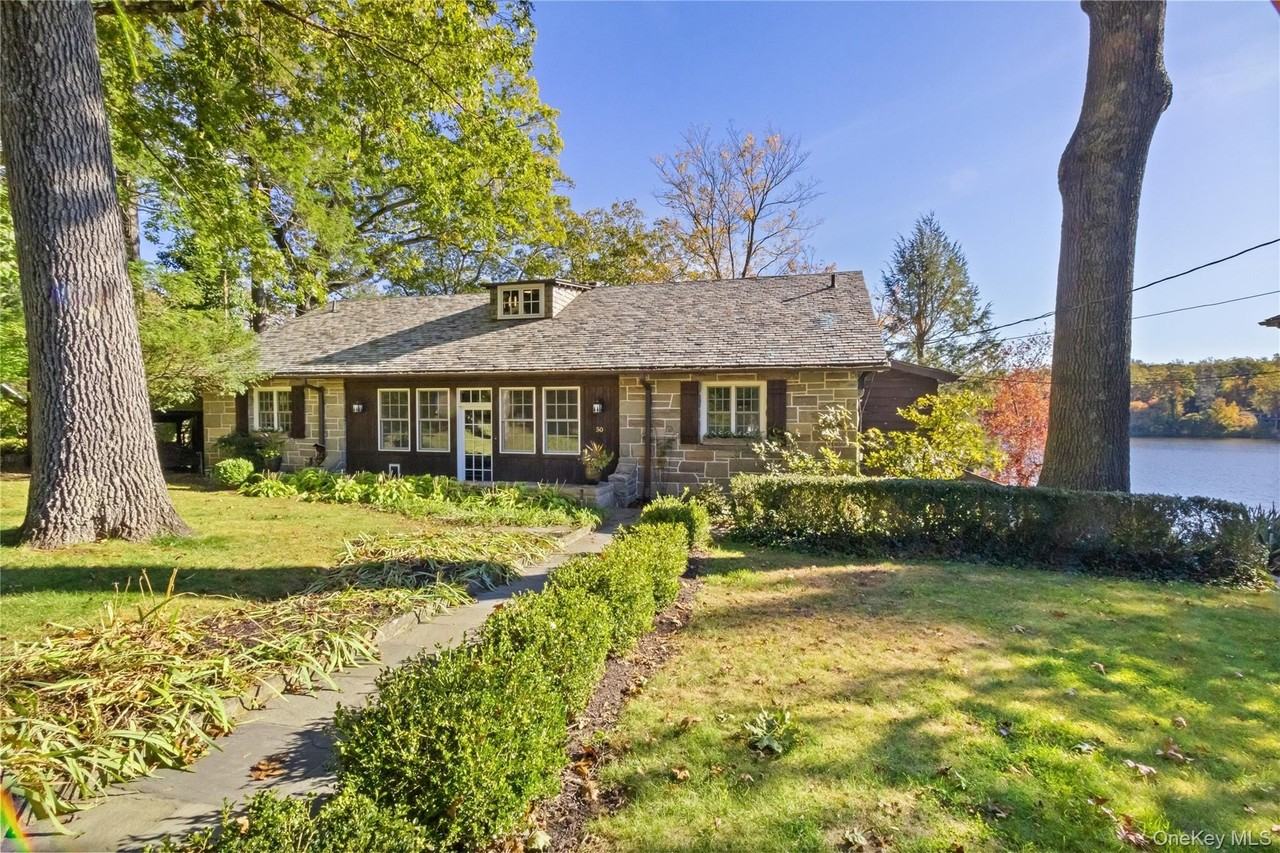 50 Cove Rd - Photo 3 of 33