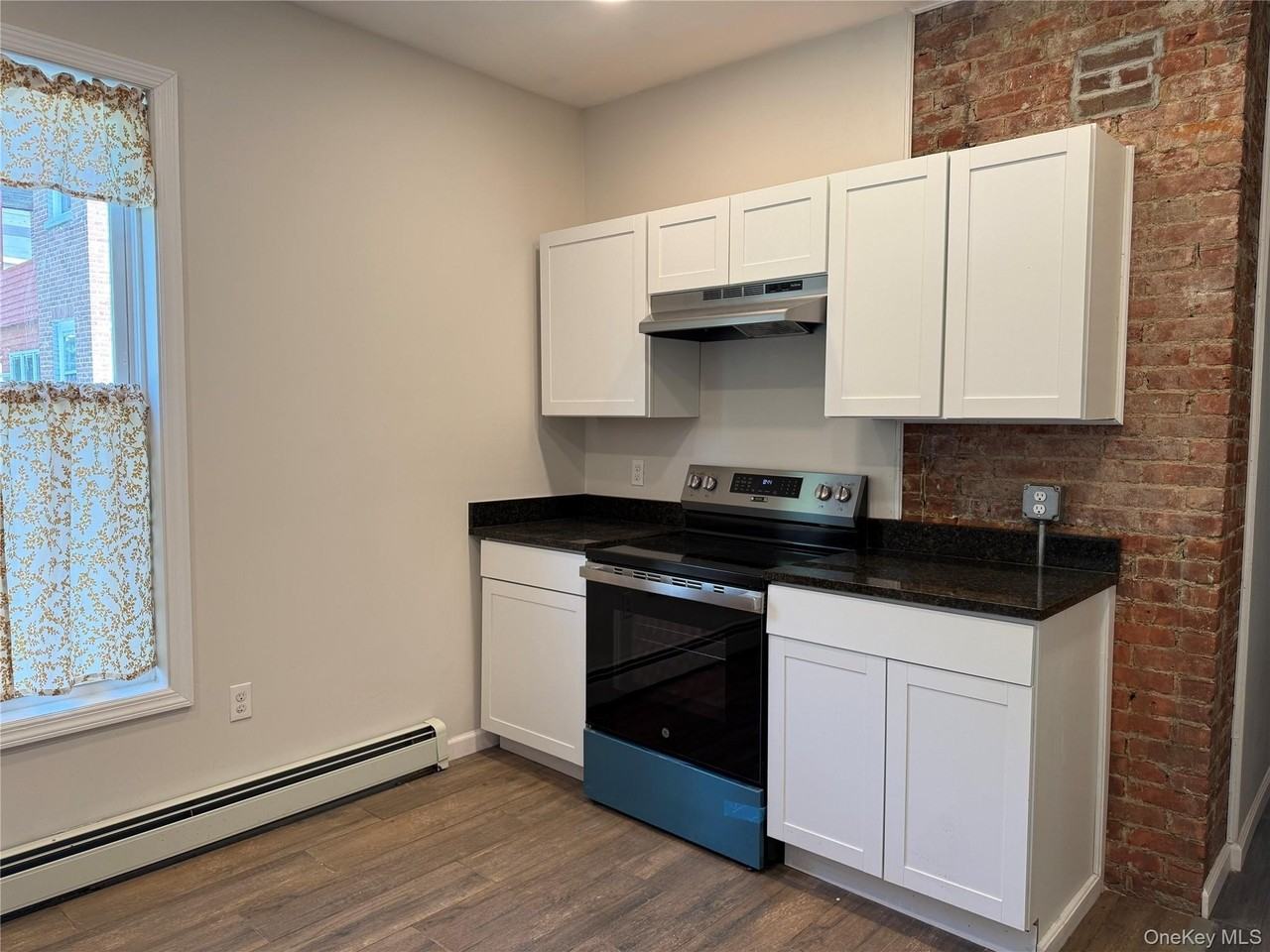 228 Mansion St - Photo 2 of 7