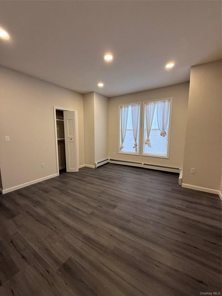 228 Mansion St - Photo 4 of 7