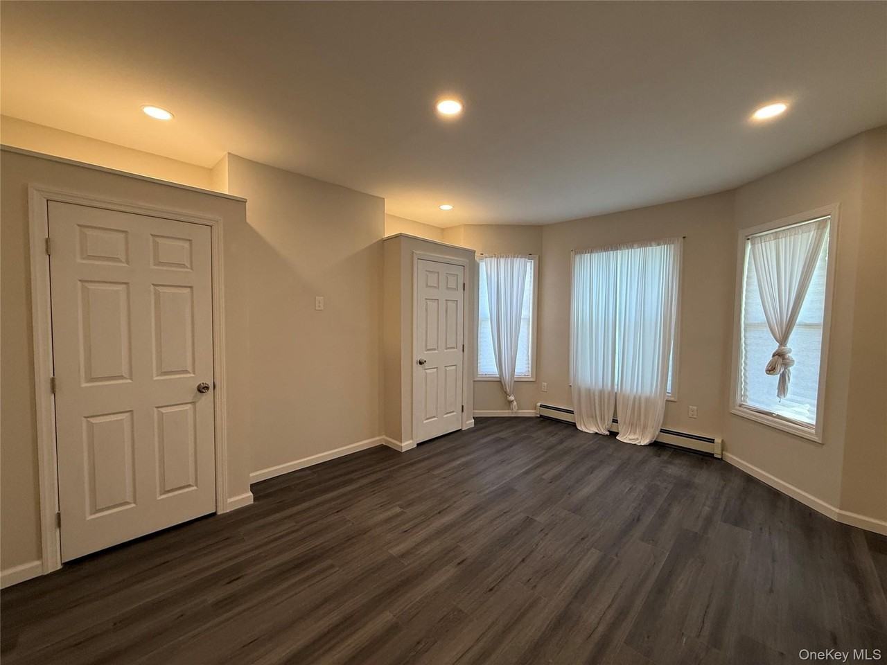 228 Mansion St - Photo 5 of 7
