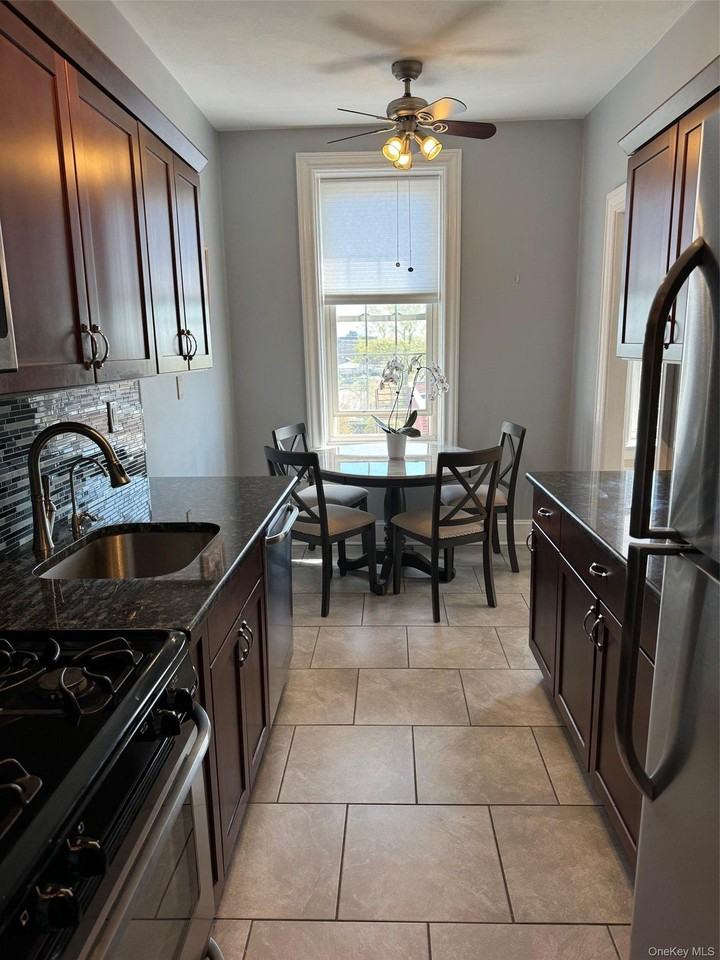 12 Hamilton Pl #D14 - Photo 4 of 12
