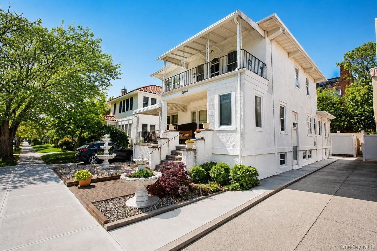 15 W Walnut St