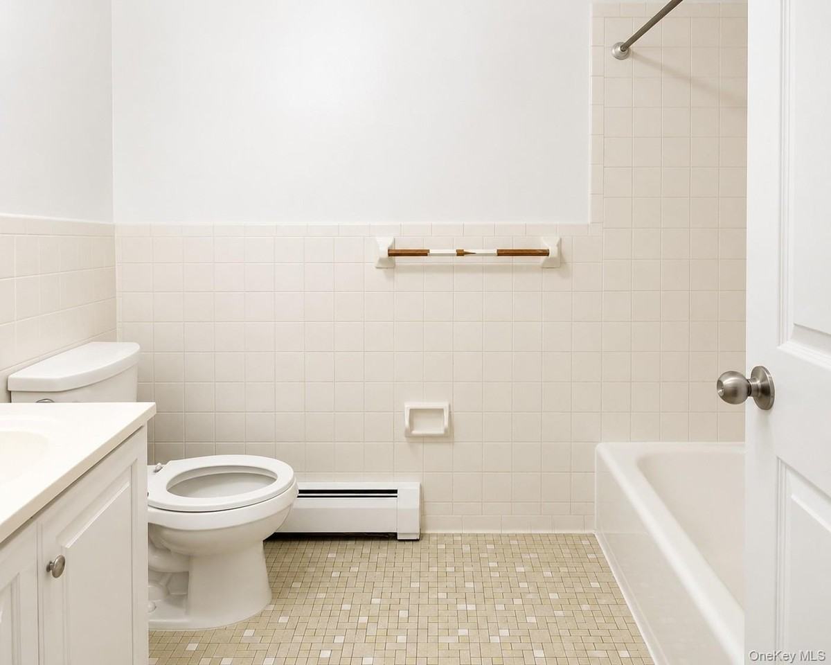 8321 Lefferts Blvd - Photo 4 of 11