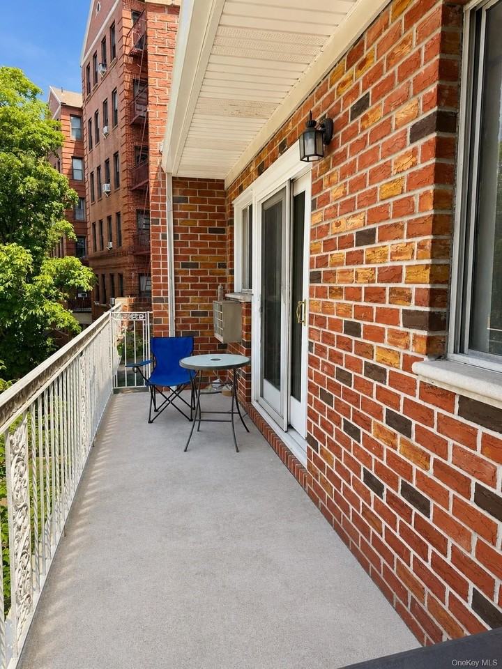 8321 Lefferts Blvd - Photo 7 of 11