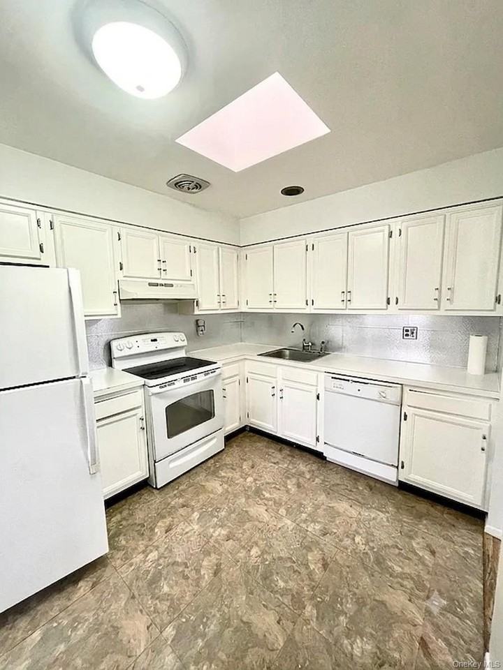 13115 15th Ave - Photo 4 of 7