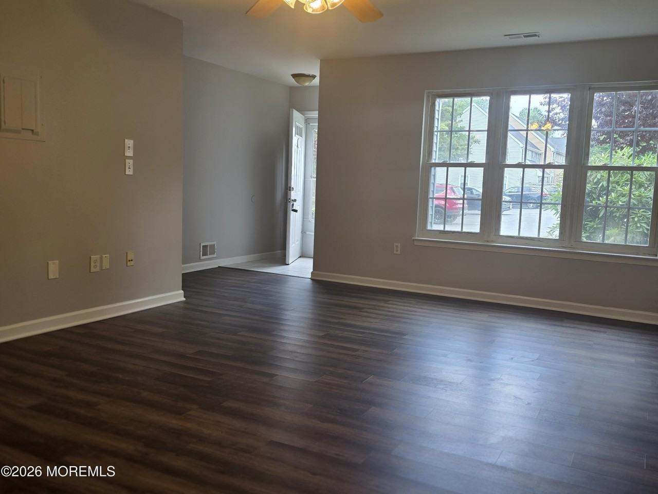 421 Ibis Ct - Photo 3 of 17