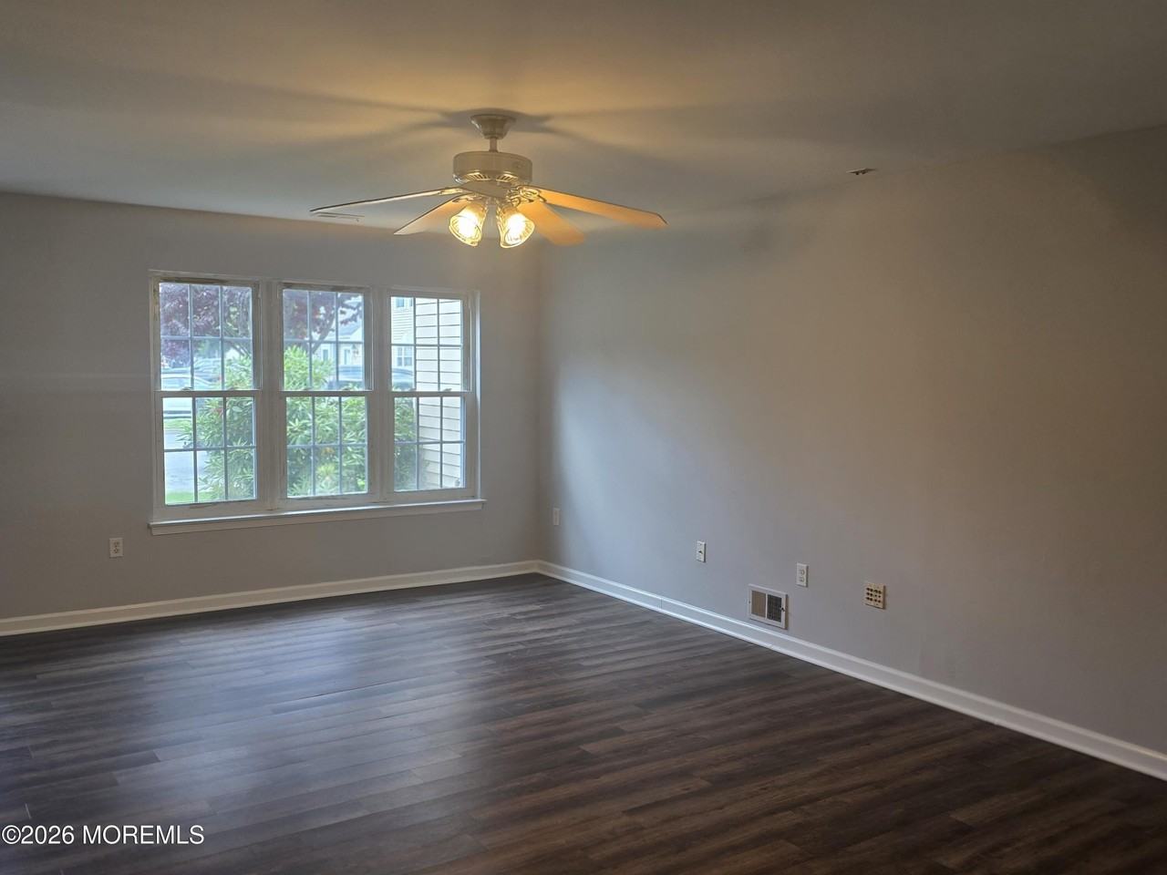 421 Ibis Ct - Photo 4 of 17