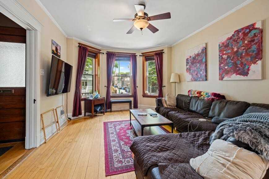 3614 N Hoyne Ave - Photo 4 of 10