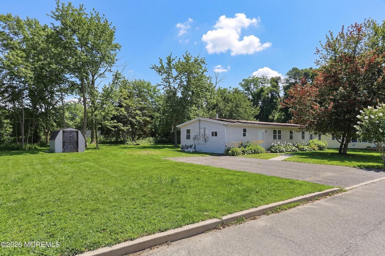 105 Floyd Ln - Photo 2 of 19