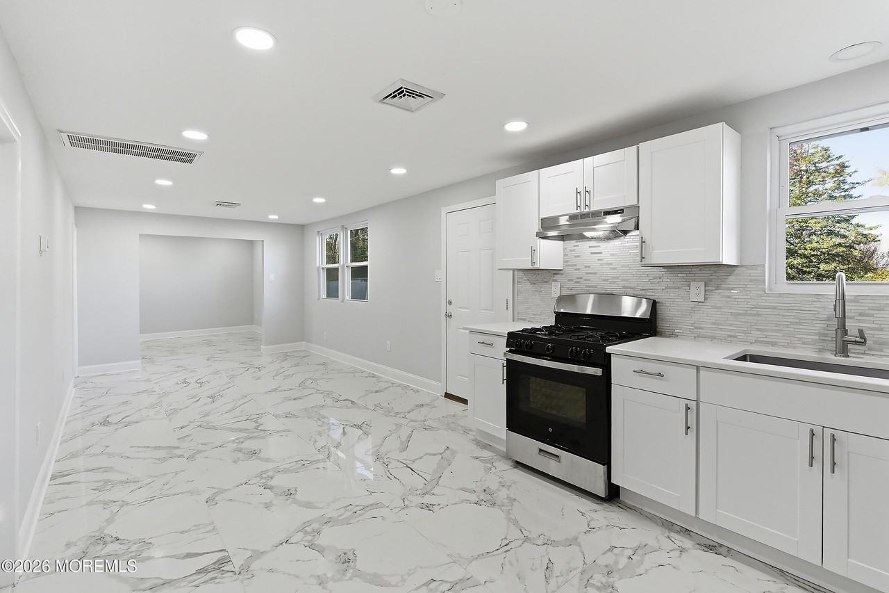 105 Floyd Ln - Photo 6 of 19