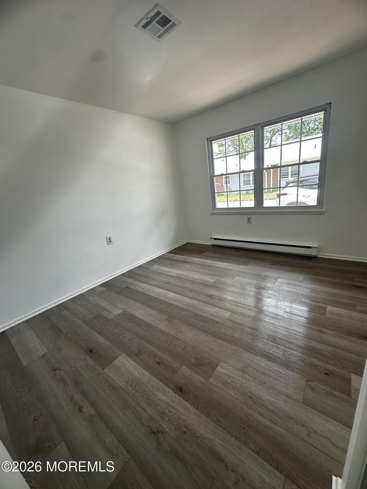 1042 Aberdeen Dr #1042B - Photo 5 of 16