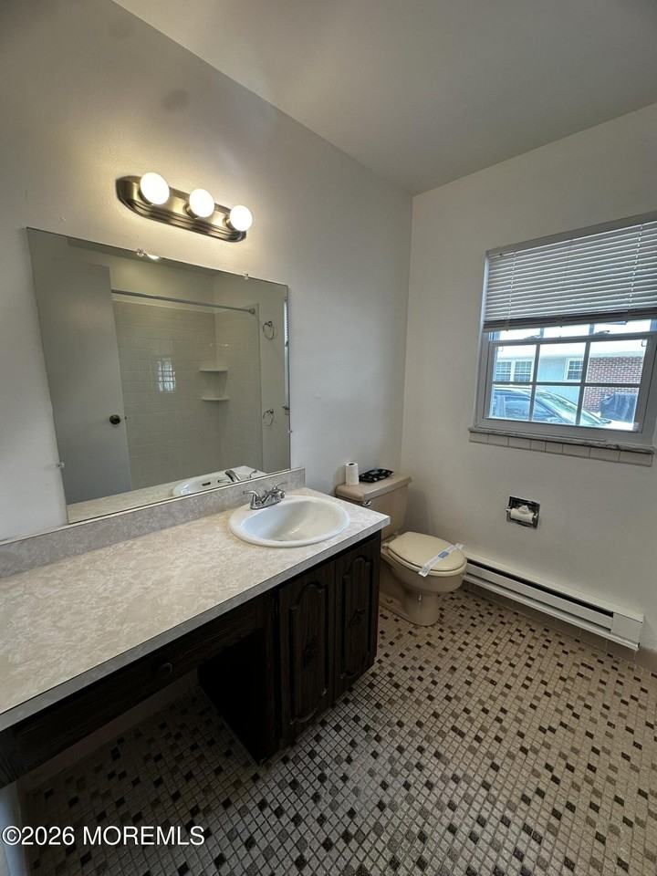 1042 Aberdeen Dr #1042B - Photo 6 of 16