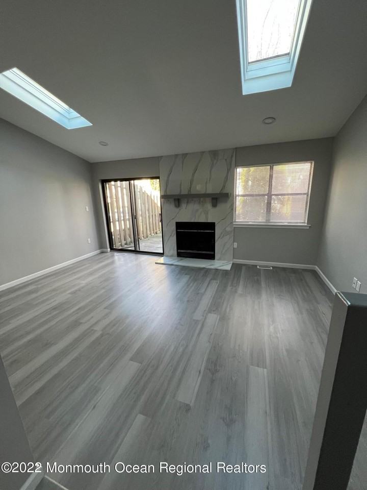232 Longwood Dr #23-2 - Photo 4 of 18