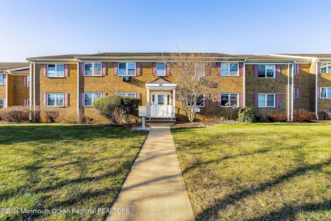 80 Manchester Ct #F