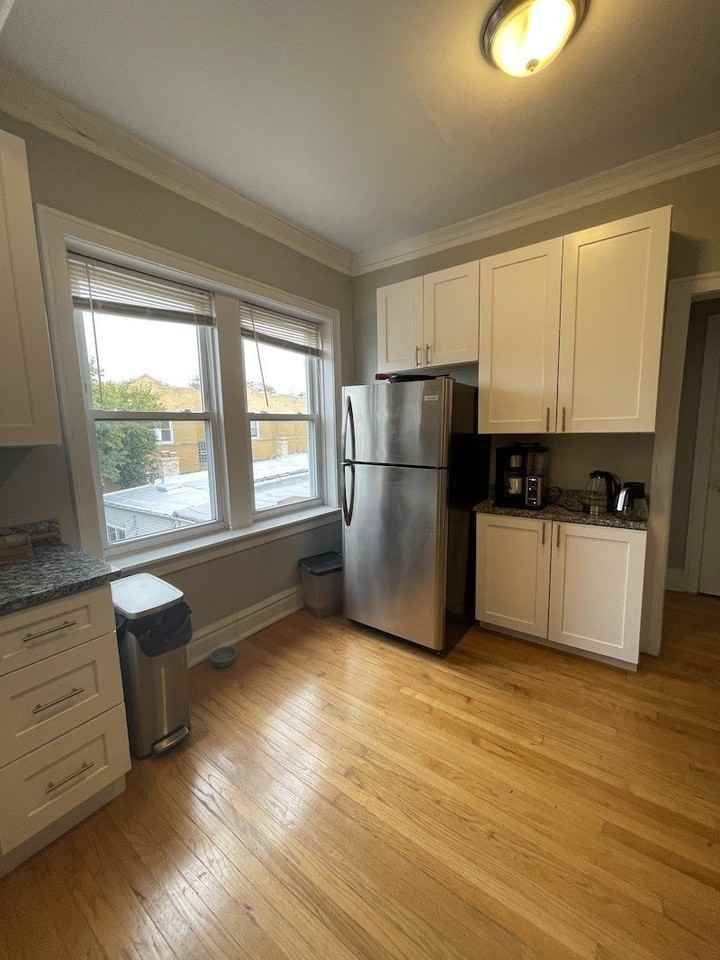 2910 N Albany Ave #1E - Photo 5 of 13