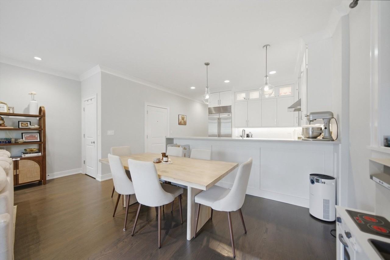 2341 W Roscoe St #2W - Photo 5 of 21