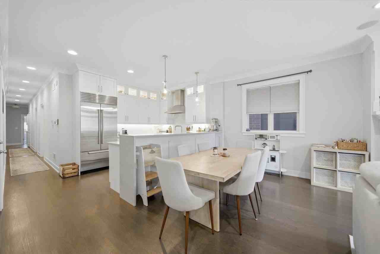 2341 W Roscoe St #2W - Photo 6 of 21