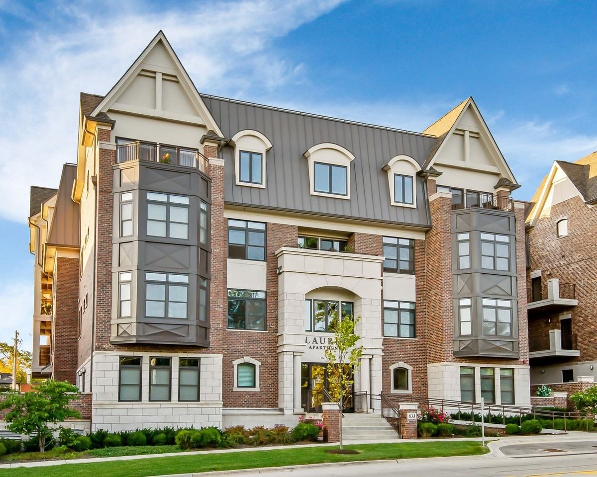 833 Laurel Ave #206